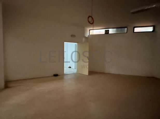 Escritório com 3 Pisos · Oeiras