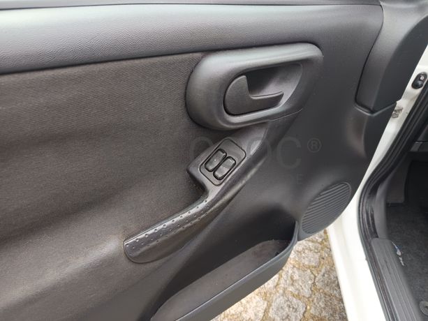 Opel Corsa · Ano 2004