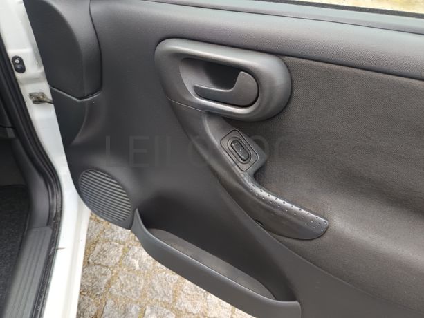 Opel Corsa · Ano 2004