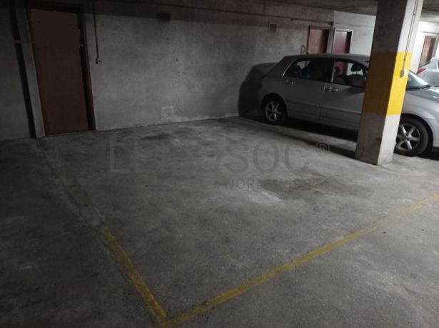 Lugar de Garagem com Arrumos · Lourosa, Santa Maria da Feira