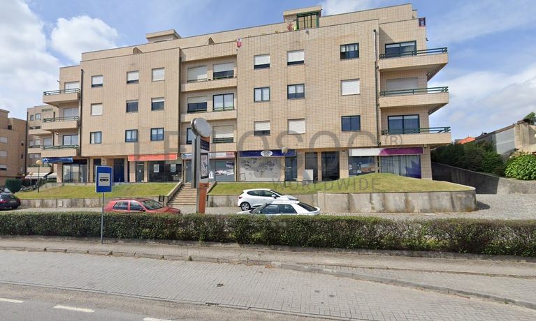 Lugar de Garagem com Arrumos · Lourosa, Santa Maria da Feira