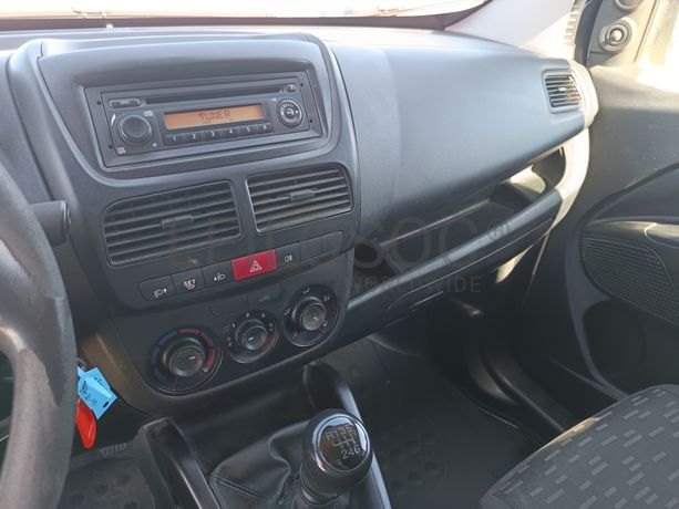 Opel Combo · Ano 2017