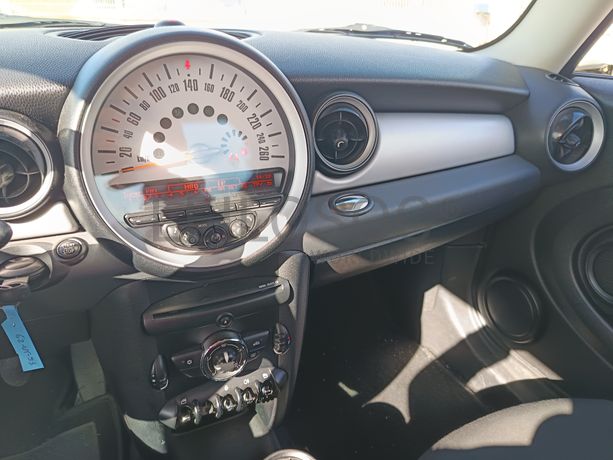 Mini Cooper One D · Ano 2012
