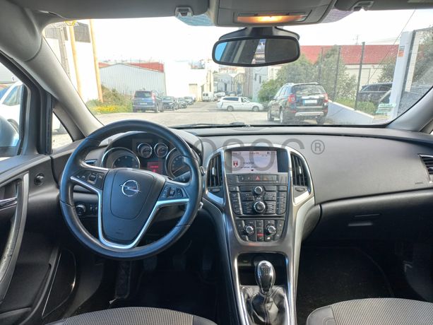 Opel Astra · Ano 2010