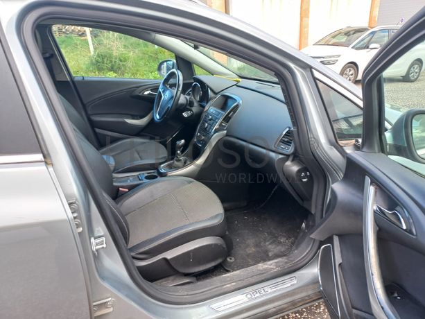 Opel Astra · Ano 2010