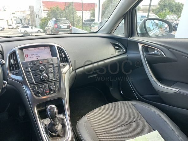 Opel Astra · Ano 2010