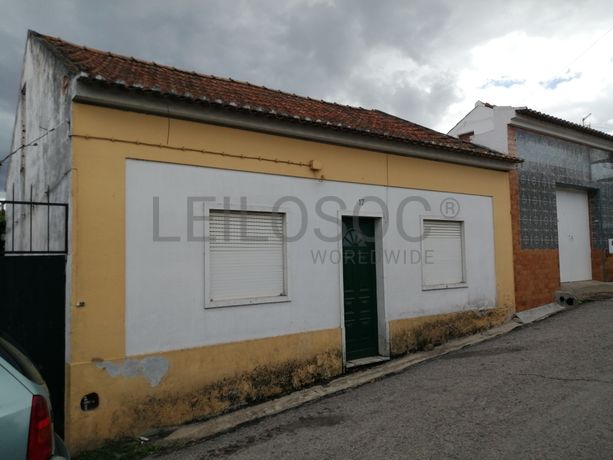 Proporção de 1/2 de Moradia V2 · Riachos, Torres Novas