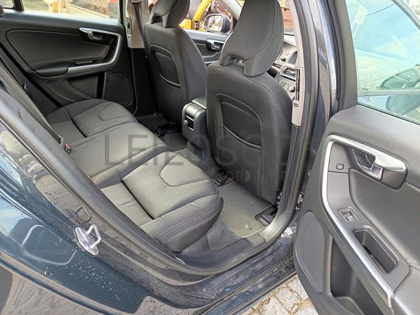 Volvo V60 · Ano 2017