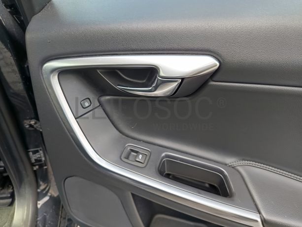 Volvo V60 · Ano 2017