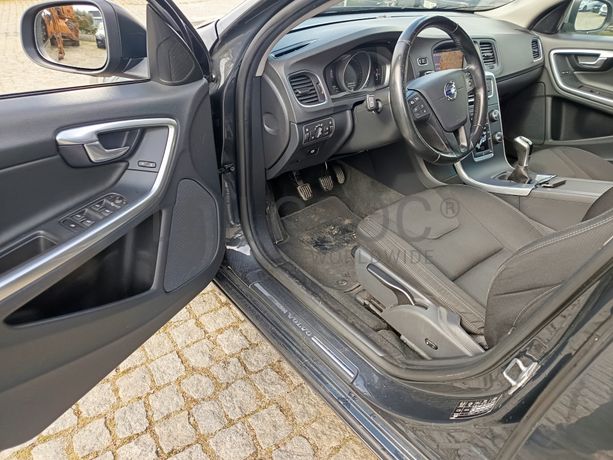 Volvo V60 · Ano 2017