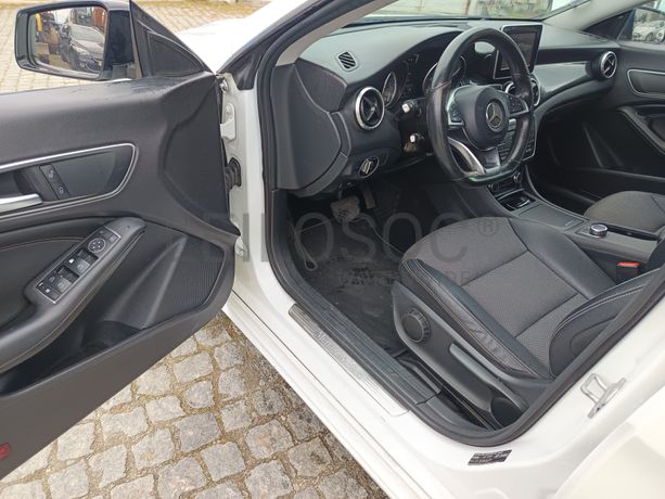 Mercedes-Benz CLA 200 · Ano 2015