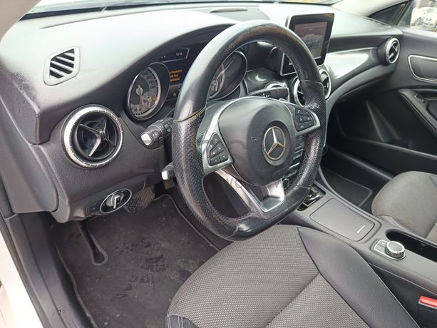 Mercedes-Benz CLA 200 · Ano 2015