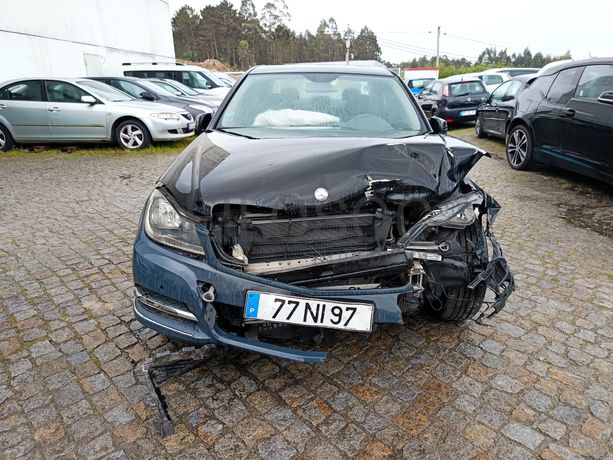 Mercedes-Benz C 180 CDI · Ano 2012