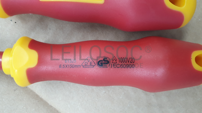 CHAVES DE FENDAS ISOLADAS