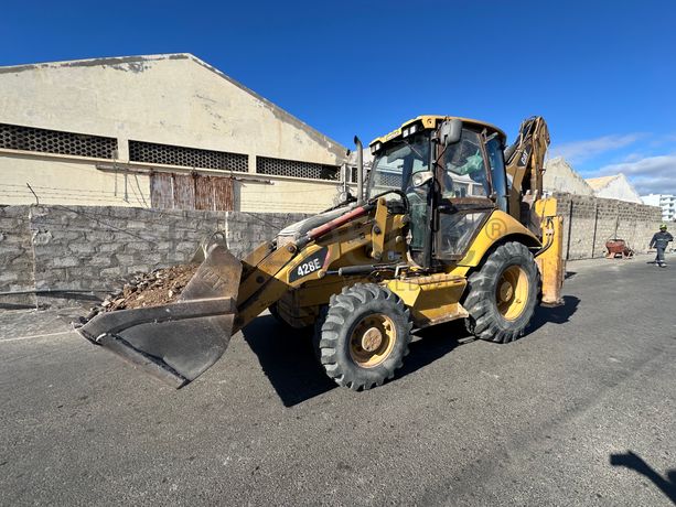 Retroescavadora CATERPILLAR 428E