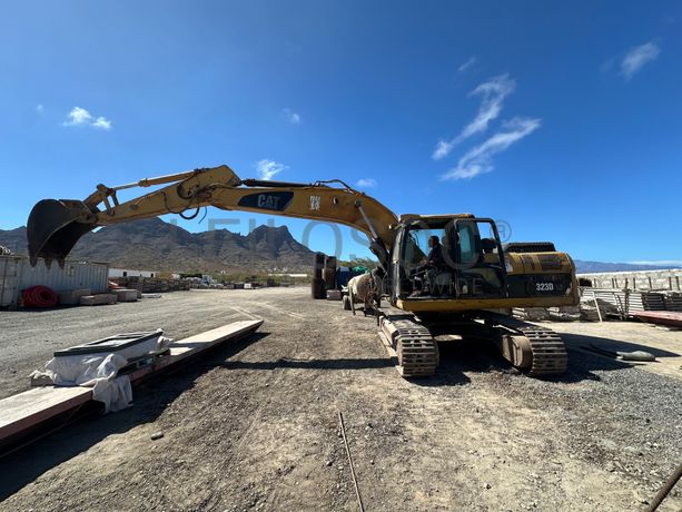 Escavadora de Rastos CATERPILLAR 323DLN