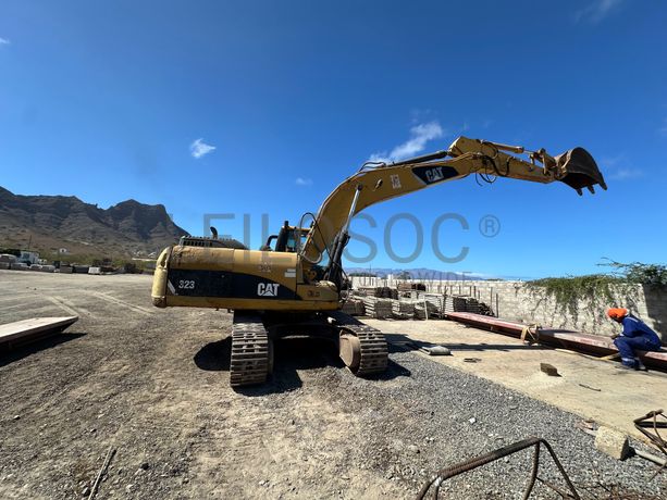 Escavadora de Rastos CATERPILLAR 323DLN