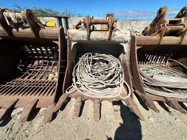 Balde de escavadora CATERPILLAR 323 (1)