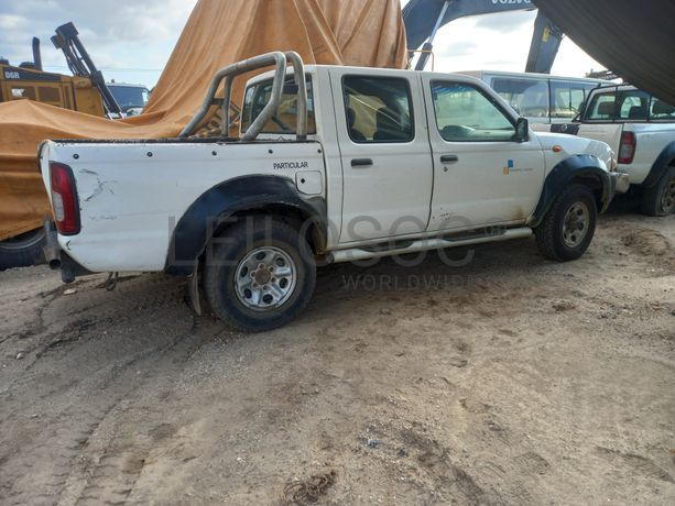 NISSAN HARDBODY 4WD DC NP301