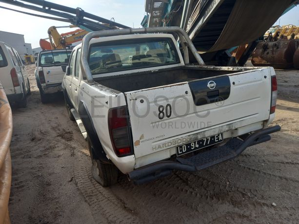 NISSAN HARDBODY 4WD DC NP301