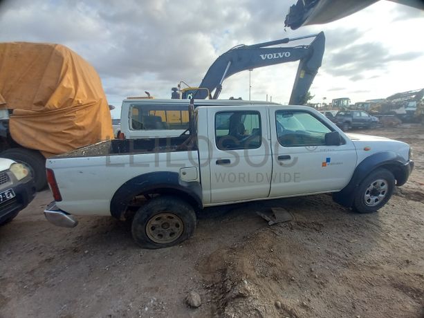 NISSAN HARDBODY 4WD DC NP302