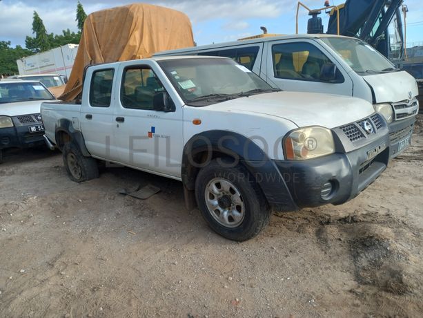 NISSAN HARDBODY 4WD DC NP302