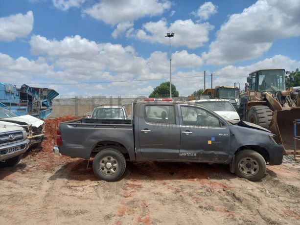 TOYOTA HILUX 4X4 CD STD 5L