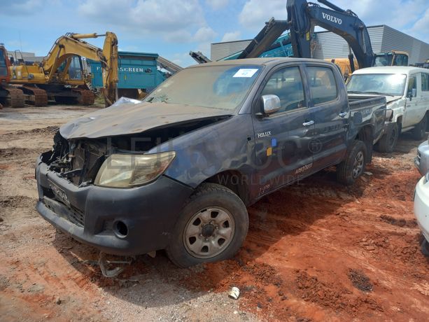 TOYOTA HILUX 4X4 CD STD 5L