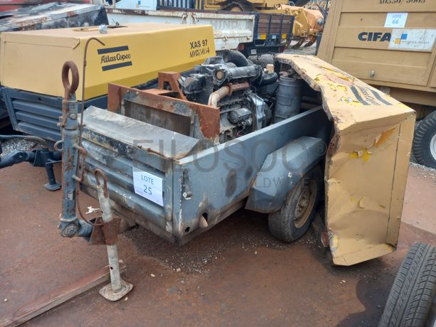 Compressores + Torre de Iluminação + Cilindro ATLAS COPCO LP 6505 + Saltitões