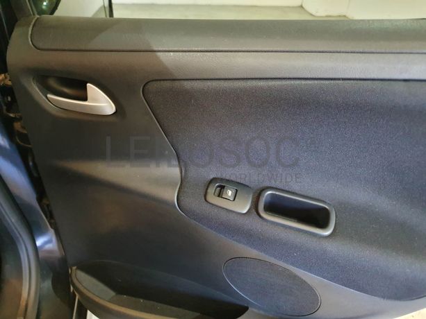 Peugeot 207 · Ano 2012