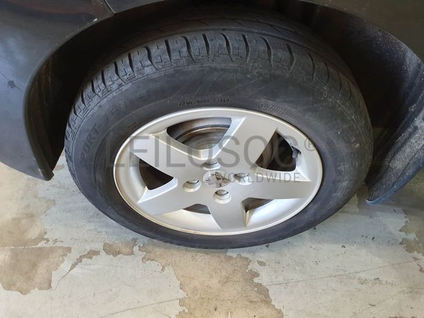 Peugeot 207 · Ano 2012