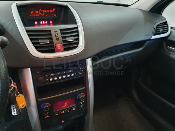 Peugeot 207 · Ano 2012