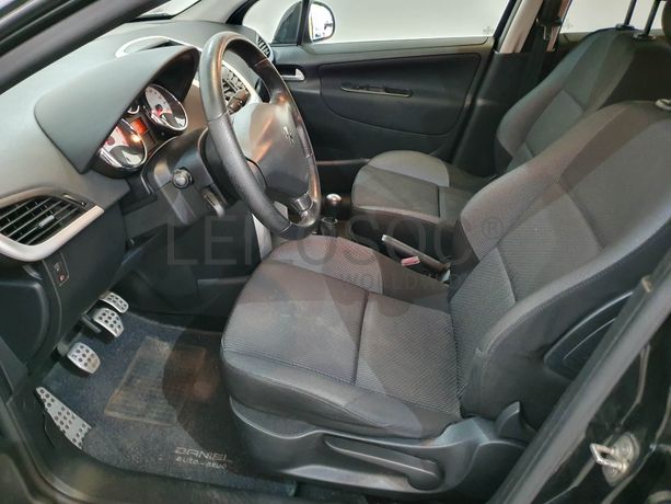 Peugeot 207 · Ano 2012