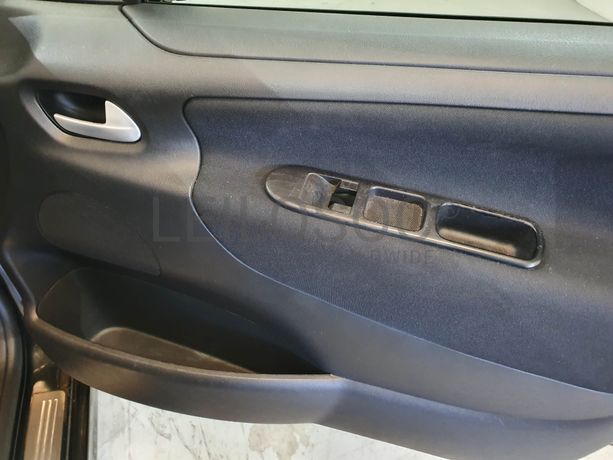 Peugeot 207 · Ano 2012