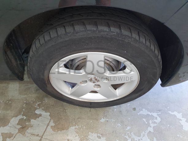 Peugeot 207 · Ano 2012