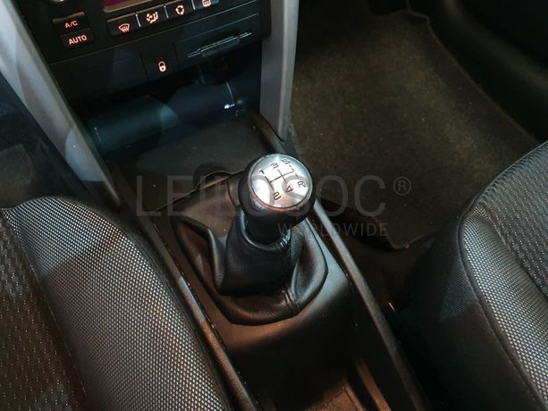 Peugeot 207 · Ano 2012