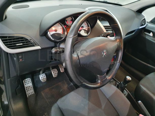 Peugeot 207 · Ano 2012