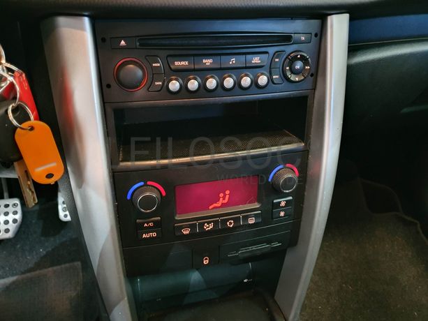 Peugeot 207 · Ano 2012