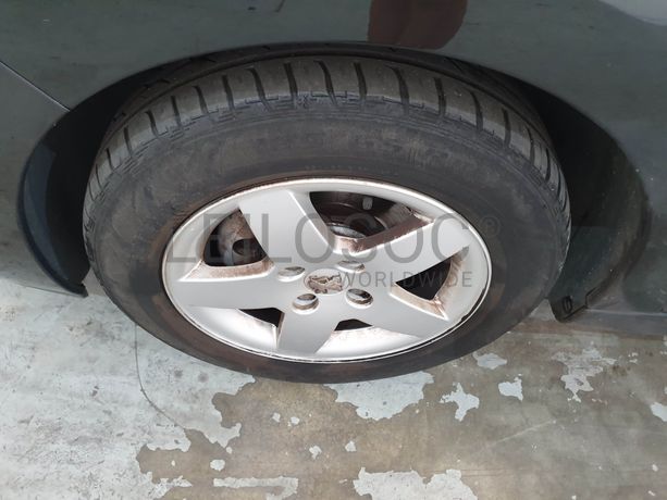 Peugeot 207 · Ano 2012