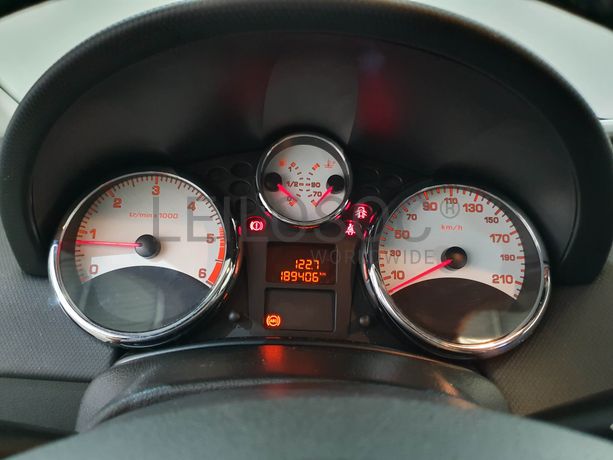 Peugeot 207 · Ano 2012