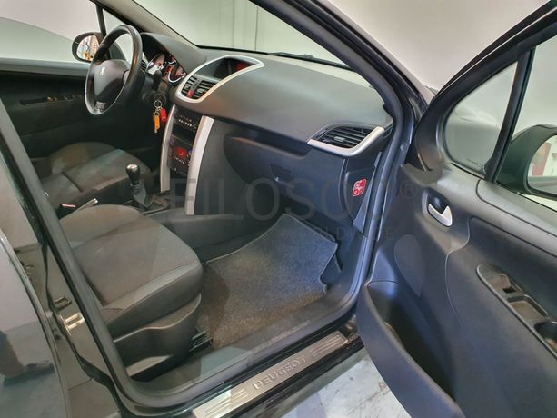 Peugeot 207 · Ano 2012