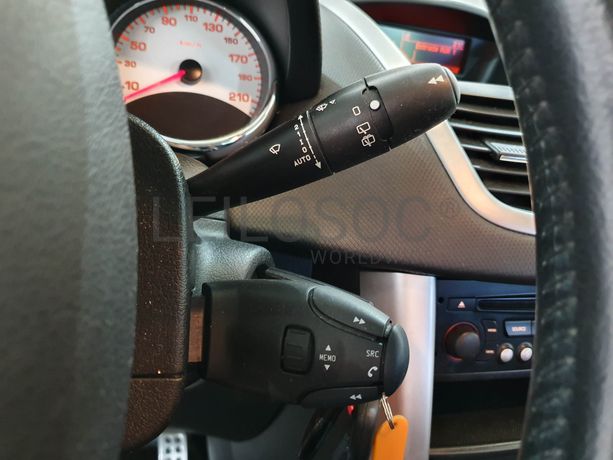 Peugeot 207 · Ano 2012