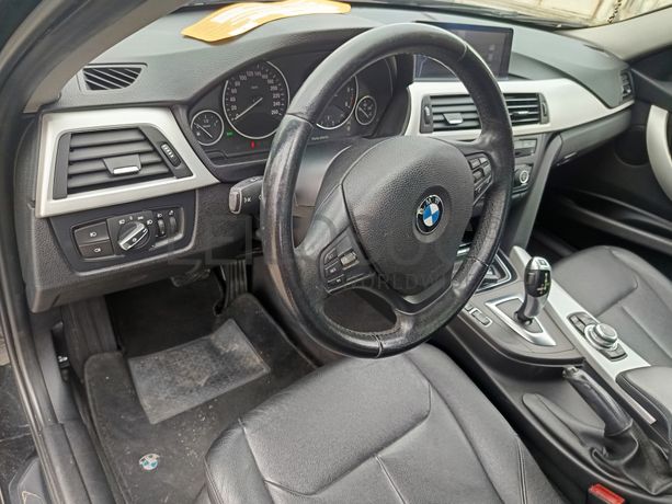 BMW 318 D · Ano 2012