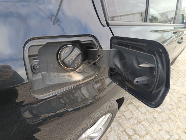 BMW 318 D · Ano 2012