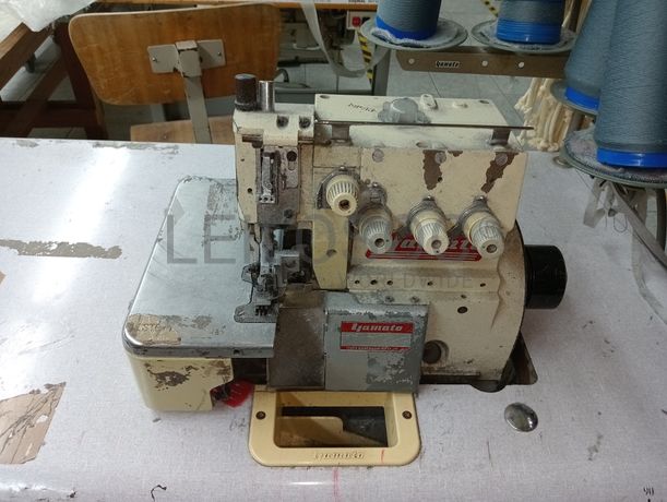 Máquina de Corte e Cose