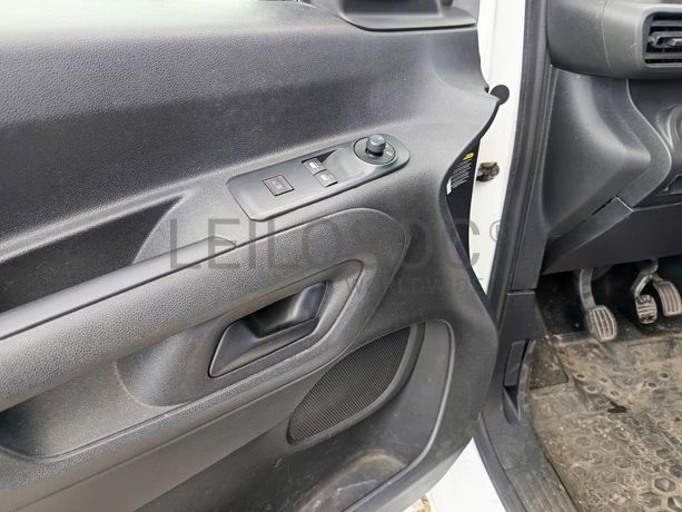 Opel Combo · Ano 2021