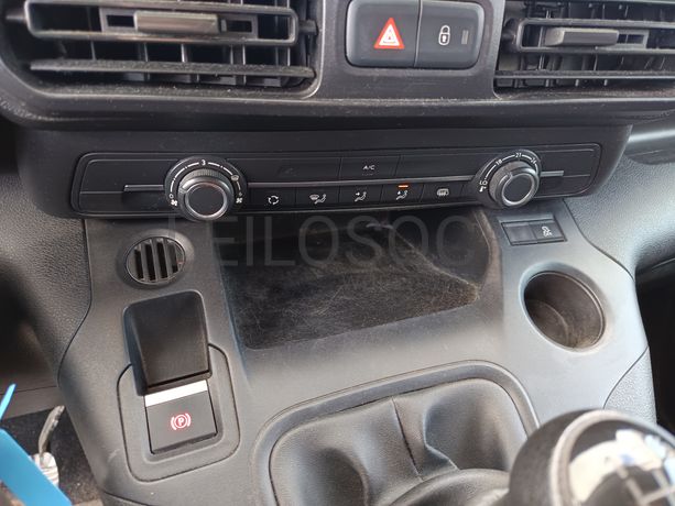 Opel Combo · Ano 2021