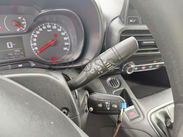 Opel Combo · Ano 2021