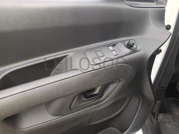 Opel Combo · Ano 2021