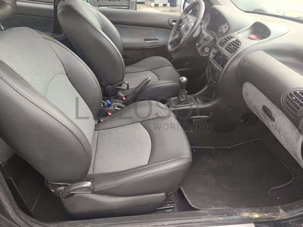 Peugeot 206 · Ano 2001